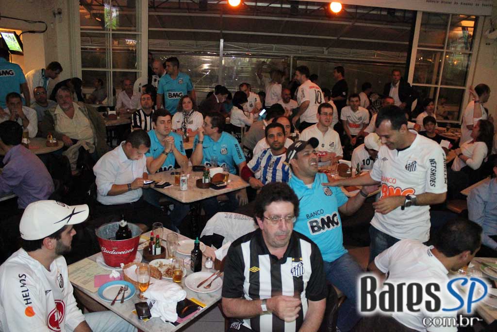 Boteco da Vila, bar temático do Santos, transmitiu jogo da Libertadores entre Santos e Corinthians Boteco da Vila, bar temático do Santos, transmitiu jogo da Libertadores entre Santos e Corinthians