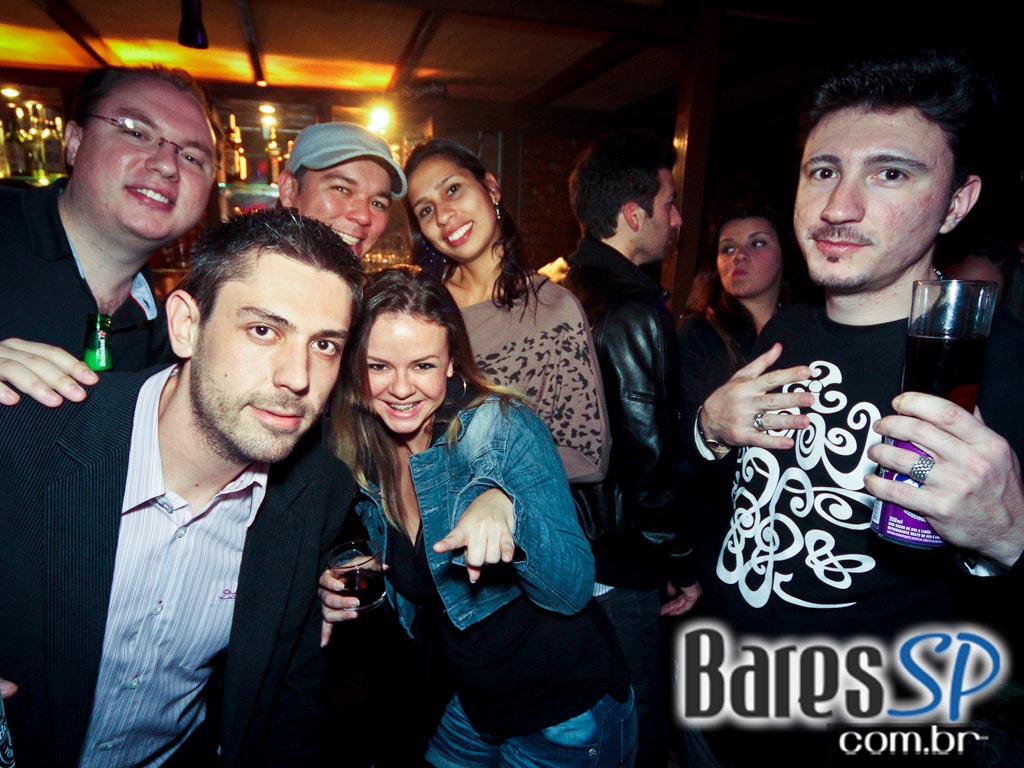 Programação especial com direito a double caipirinha no Café Aurora Programação especial com direito a double caipirinha no Café Aurora