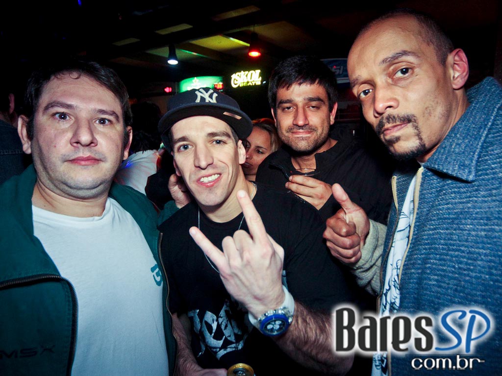 Programação especial com direito a double caipirinha no Café Aurora Programação especial com direito a double caipirinha no Café Aurora