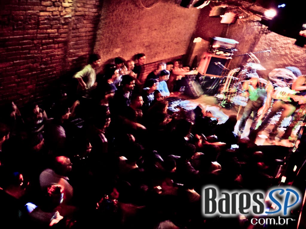 Programação especial com direito a double caipirinha no Café Aurora Programação especial com direito a double caipirinha no Café Aurora