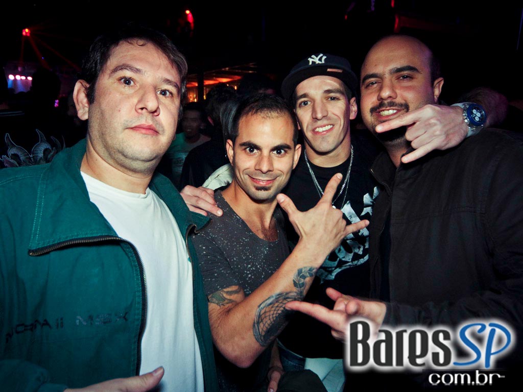 Programação especial com direito a double caipirinha no Café Aurora Programação especial com direito a double caipirinha no Café Aurora