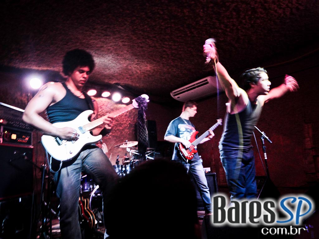 Programação especial com direito a double caipirinha no Café Aurora Programação especial com direito a double caipirinha no Café Aurora