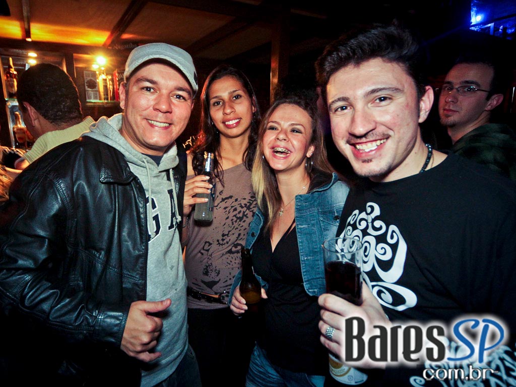 Programação especial com direito a double caipirinha no Café Aurora Programação especial com direito a double caipirinha no Café Aurora