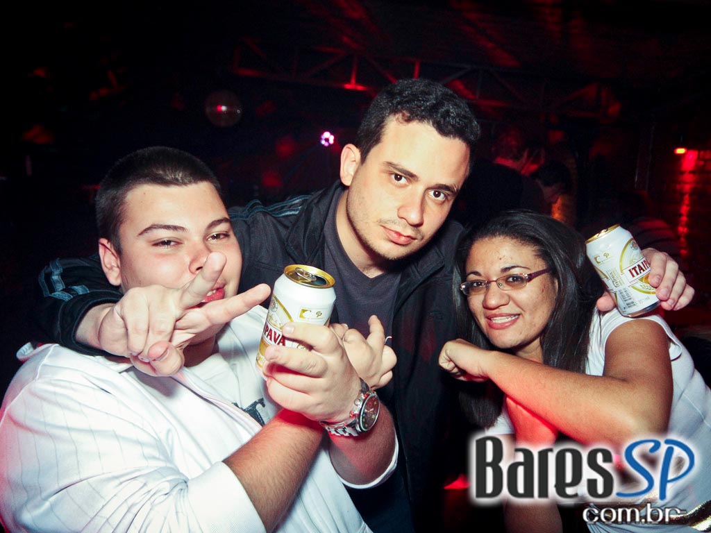 Programação especial com direito a double caipirinha no Café Aurora Programação especial com direito a double caipirinha no Café Aurora