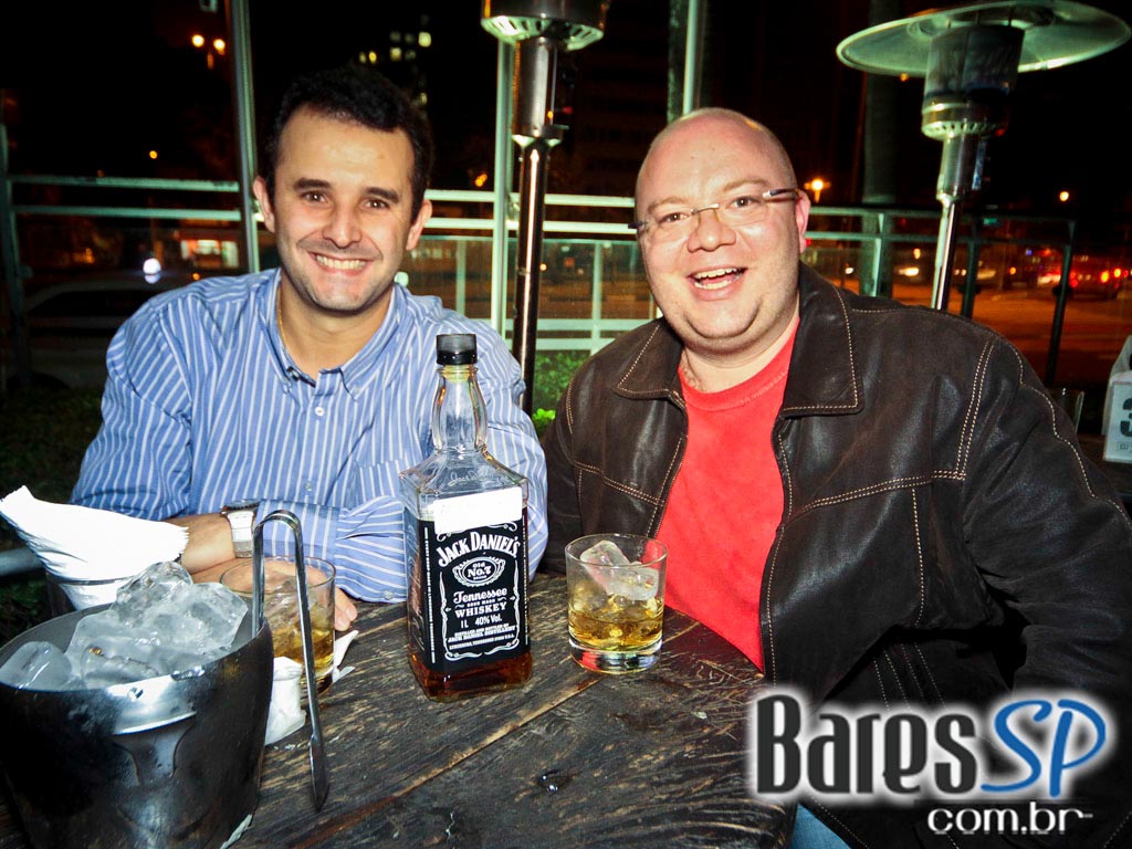 Rock acústico na sexta-feira do Eu Tu Eles Bar Rock acústico na sexta-feira do Eu Tu Eles Bar