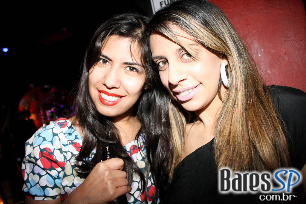 Banda Hi Five levou clássicos do rock ao palco do Willi Willie Bar e Arqueria Banda Hi Five levou clássicos do rock ao palco do Willi Willie Bar e Arqueria