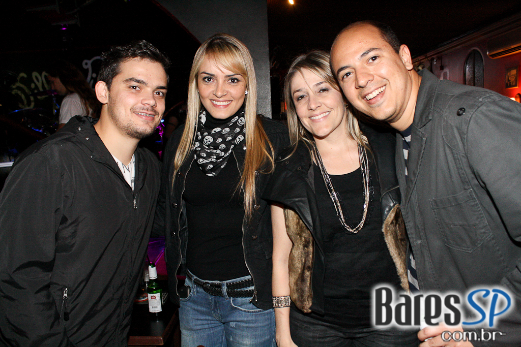 Banda Hi Five levou clássicos do rock ao palco do Willi Willie Bar e Arqueria Banda Hi Five levou clássicos do rock ao palco do Willi Willie Bar e Arqueria