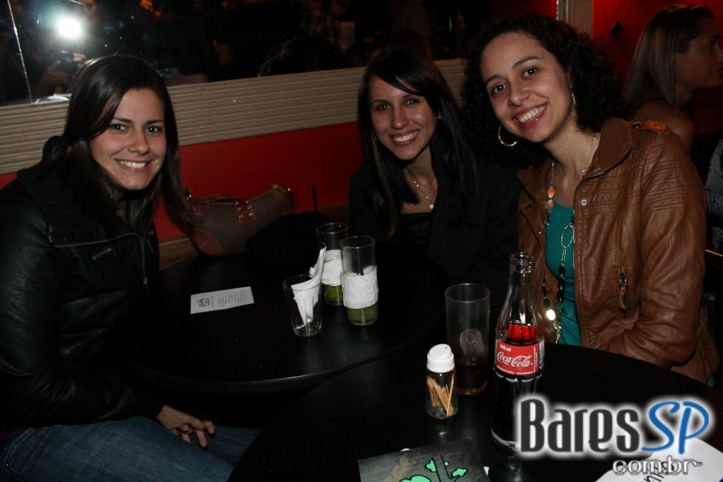 Banda Hi Five levou clássicos do rock ao palco do Willi Willie Bar e Arqueria Banda Hi Five levou clássicos do rock ao palco do Willi Willie Bar e Arqueria