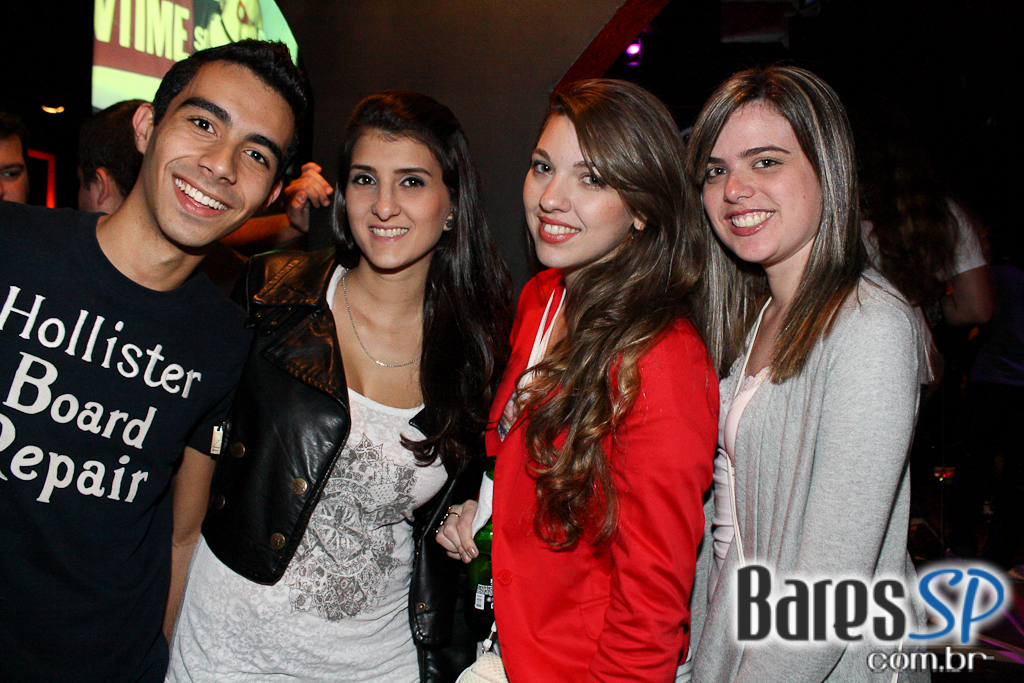 Banda Hi Five levou clássicos do rock ao palco do Willi Willie Bar e Arqueria Banda Hi Five levou clássicos do rock ao palco do Willi Willie Bar e Arqueria