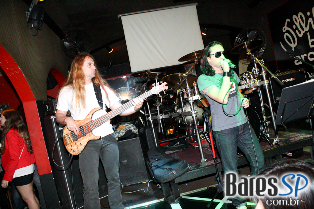 Banda Hi Five levou clássicos do rock ao palco do Willi Willie Bar e Arqueria Banda Hi Five levou clássicos do rock ao palco do Willi Willie Bar e Arqueria