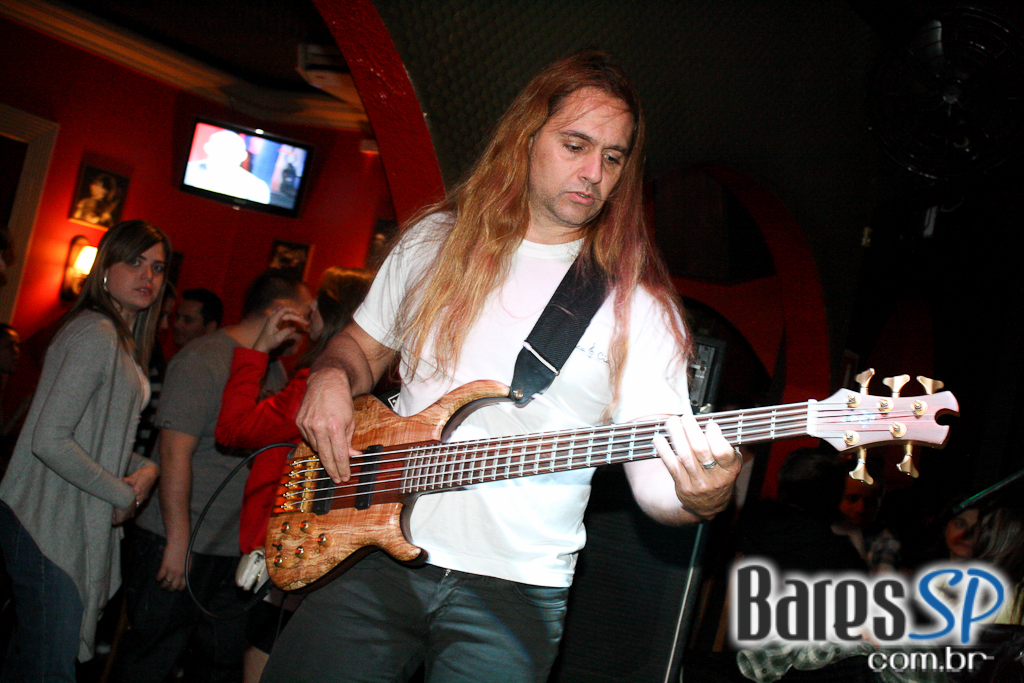 Banda Hi Five levou clássicos do rock ao palco do Willi Willie Bar e Arqueria Banda Hi Five levou clássicos do rock ao palco do Willi Willie Bar e Arqueria