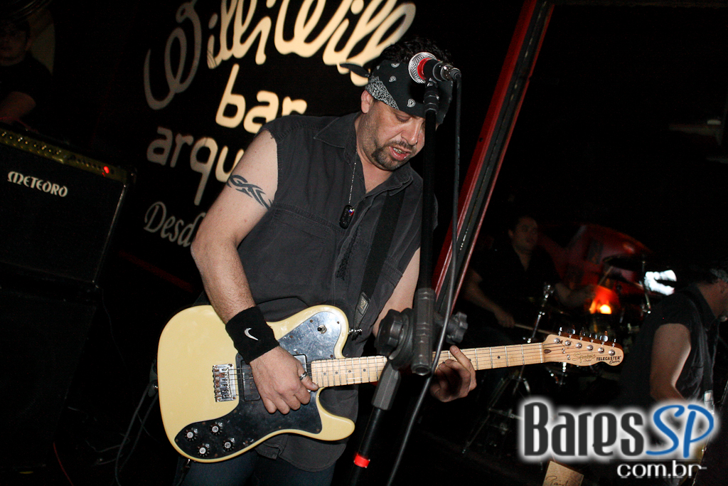 Banda Hi Five levou clássicos do rock ao palco do Willi Willie Bar e Arqueria Banda Hi Five levou clássicos do rock ao palco do Willi Willie Bar e Arqueria
