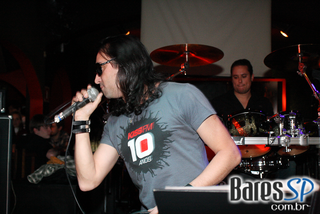 Banda Hi Five levou clássicos do rock ao palco do Willi Willie Bar e Arqueria Banda Hi Five levou clássicos do rock ao palco do Willi Willie Bar e Arqueria