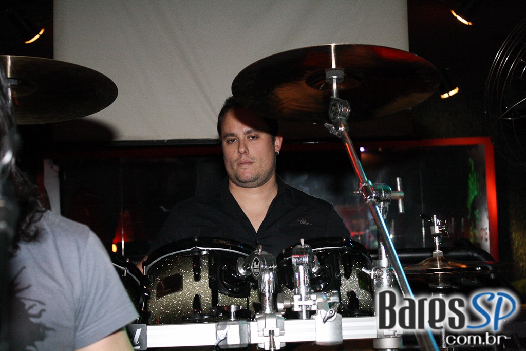Banda Hi Five levou clássicos do rock ao palco do Willi Willie Bar e Arqueria Banda Hi Five levou clássicos do rock ao palco do Willi Willie Bar e Arqueria