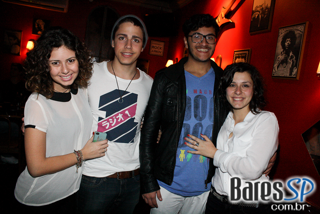 Banda Hi Five levou clássicos do rock ao palco do Willi Willie Bar e Arqueria Banda Hi Five levou clássicos do rock ao palco do Willi Willie Bar e Arqueria