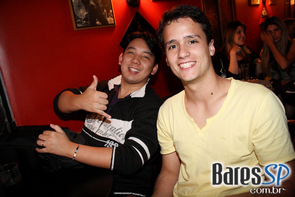 Banda Hi Five levou clássicos do rock ao palco do Willi Willie Bar e Arqueria Banda Hi Five levou clássicos do rock ao palco do Willi Willie Bar e Arqueria