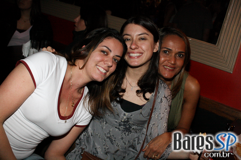 Banda Hi Five levou clássicos do rock ao palco do Willi Willie Bar e Arqueria Banda Hi Five levou clássicos do rock ao palco do Willi Willie Bar e Arqueria