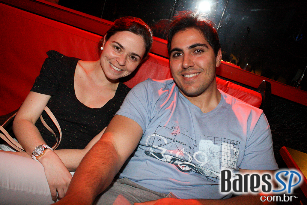 Banda Hi Five levou clássicos do rock ao palco do Willi Willie Bar e Arqueria Banda Hi Five levou clássicos do rock ao palco do Willi Willie Bar e Arqueria
