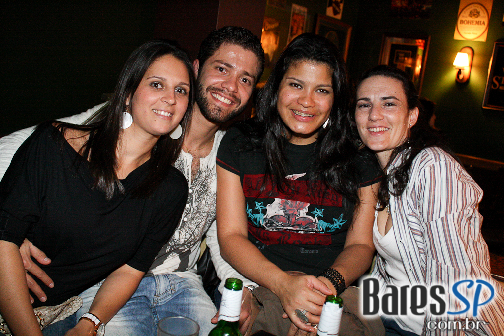 Banda Hi Five levou clássicos do rock ao palco do Willi Willie Bar e Arqueria Banda Hi Five levou clássicos do rock ao palco do Willi Willie Bar e Arqueria