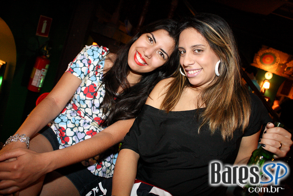 Banda Hi Five levou clássicos do rock ao palco do Willi Willie Bar e Arqueria Banda Hi Five levou clássicos do rock ao palco do Willi Willie Bar e Arqueria