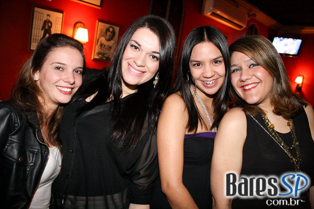Banda Hi Five levou clássicos do rock ao palco do Willi Willie Bar e Arqueria Banda Hi Five levou clássicos do rock ao palco do Willi Willie Bar e Arqueria