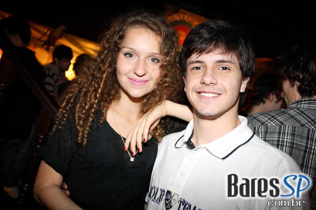 Banda Hi Five levou clássicos do rock ao palco do Willi Willie Bar e Arqueria Banda Hi Five levou clássicos do rock ao palco do Willi Willie Bar e Arqueria
