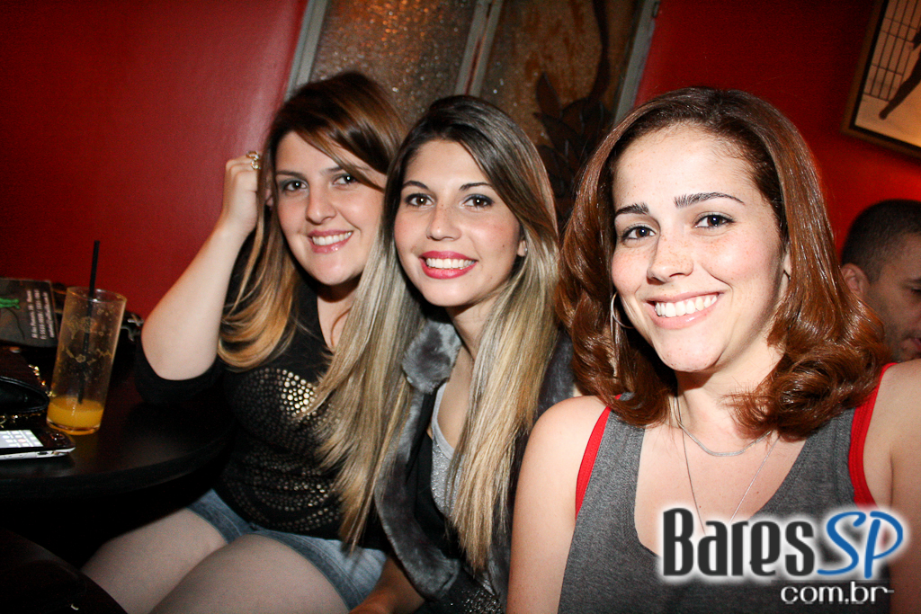 Banda Hi Five levou clássicos do rock ao palco do Willi Willie Bar e Arqueria Banda Hi Five levou clássicos do rock ao palco do Willi Willie Bar e Arqueria