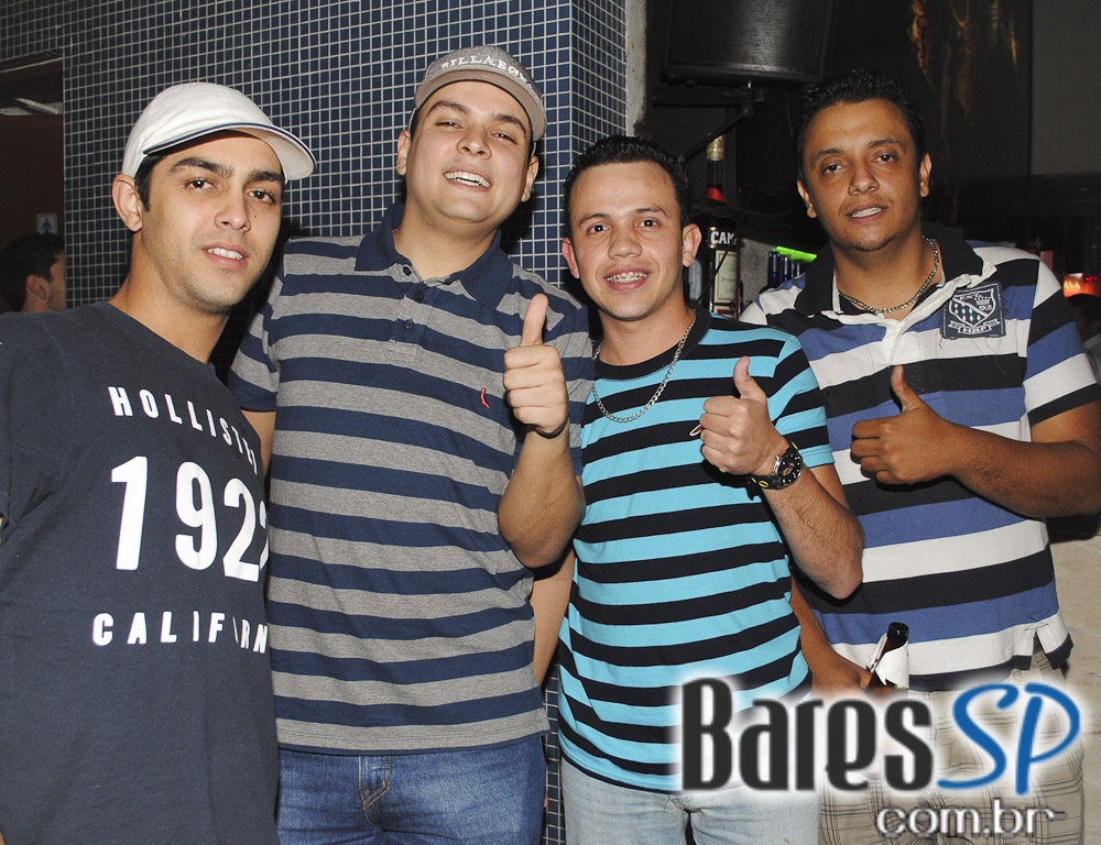 Boteco Vila Rica ofereceu bolinho de casquinha de siri no Happy Hour Boteco Vila Rica ofereceu bolinho de casquinha de siri no Happy Hour