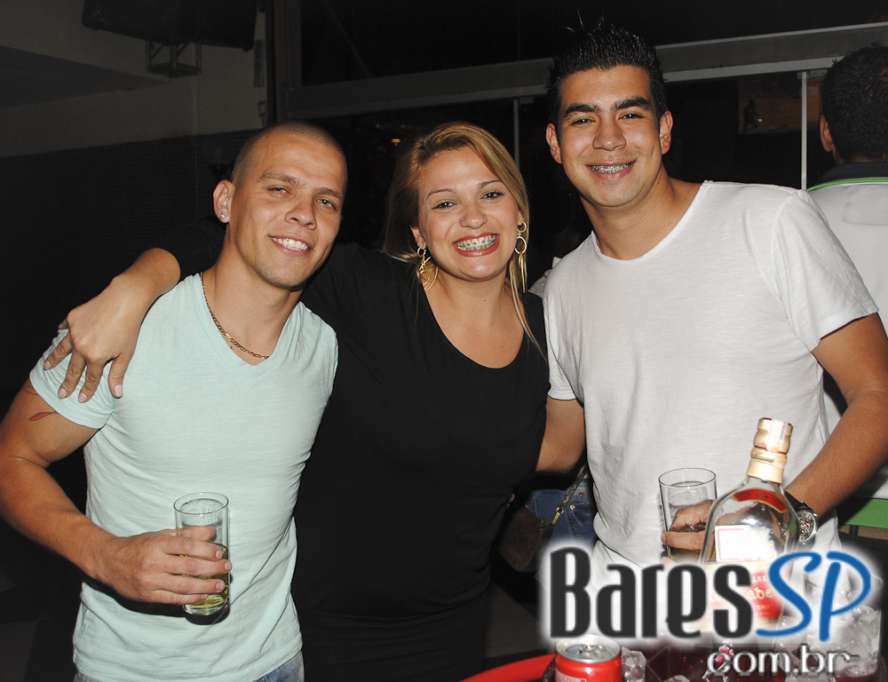 Boteco Vila Rica ofereceu bolinho de casquinha de siri no Happy Hour Boteco Vila Rica ofereceu bolinho de casquinha de siri no Happy Hour