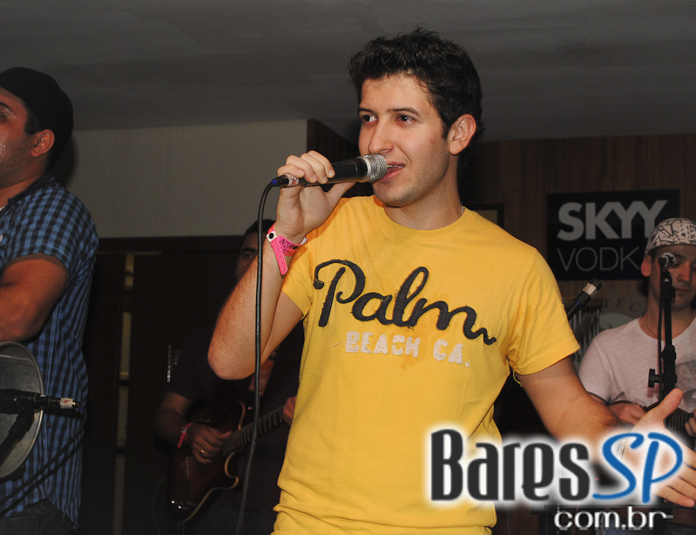 Boteco Vila Rica ofereceu bolinho de casquinha de siri no Happy Hour Boteco Vila Rica ofereceu bolinho de casquinha de siri no Happy Hour