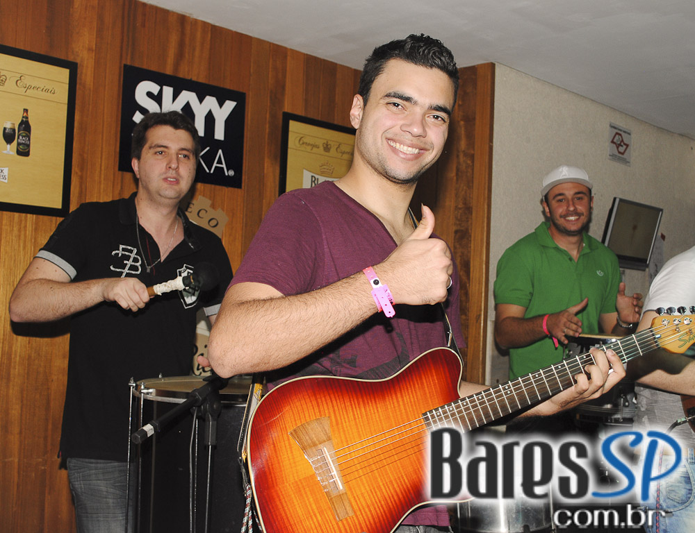 Boteco Vila Rica ofereceu bolinho de casquinha de siri no Happy Hour Boteco Vila Rica ofereceu bolinho de casquinha de siri no Happy Hour