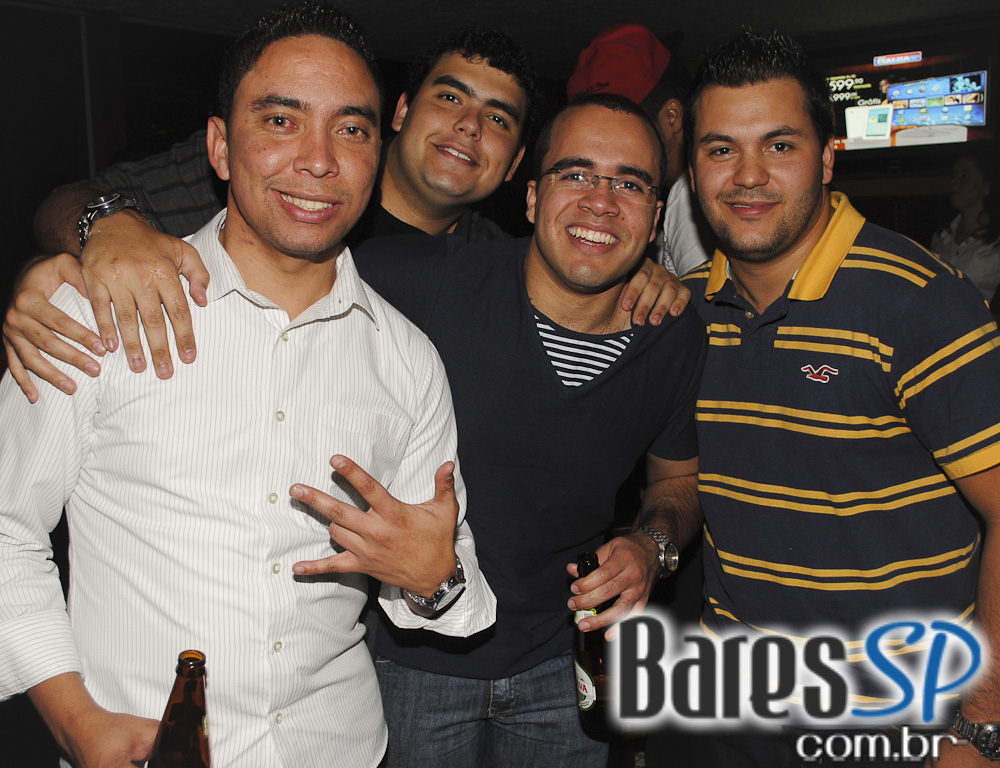 Boteco Vila Rica ofereceu bolinho de casquinha de siri no Happy Hour Boteco Vila Rica ofereceu bolinho de casquinha de siri no Happy Hour