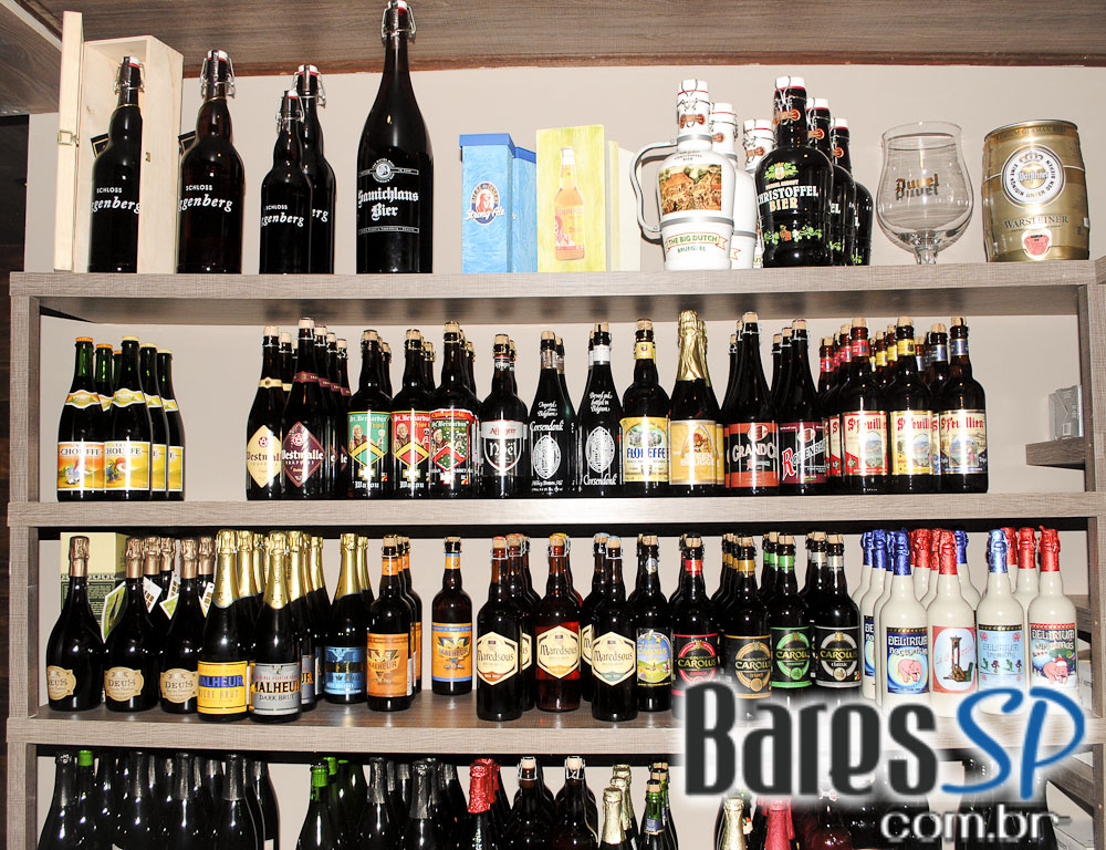 Programação com variedades de cervejas no The Ale House Pub Programação com variedades de cervejas no The Ale House Pub