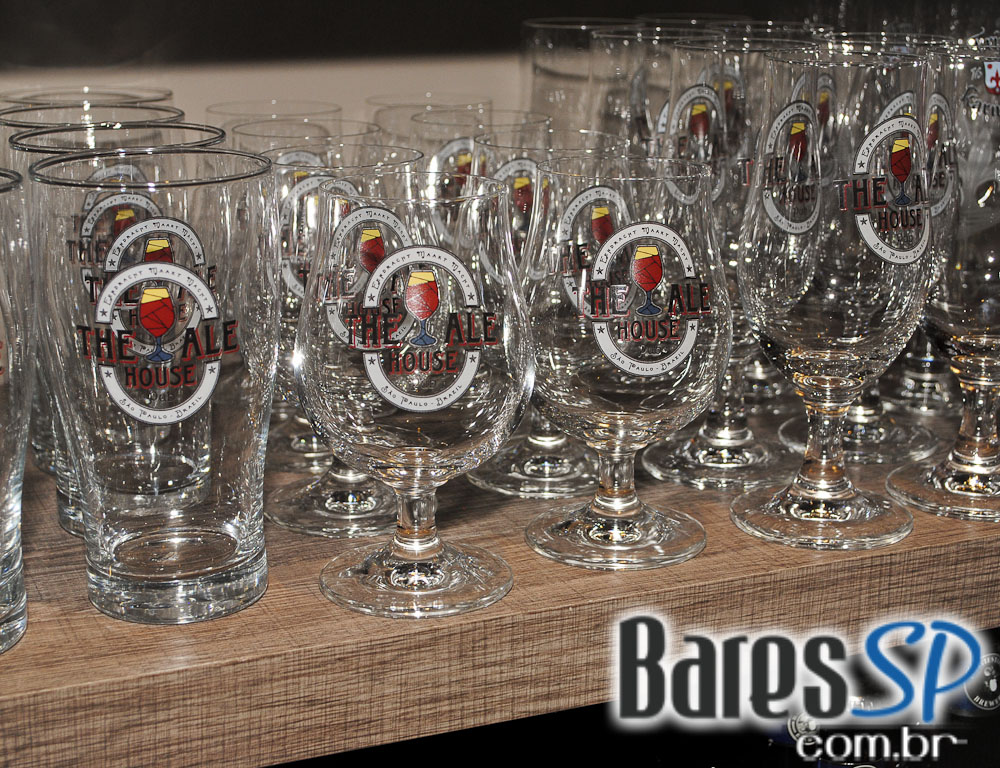 Programação com variedades de cervejas no The Ale House Pub Programação com variedades de cervejas no The Ale House Pub