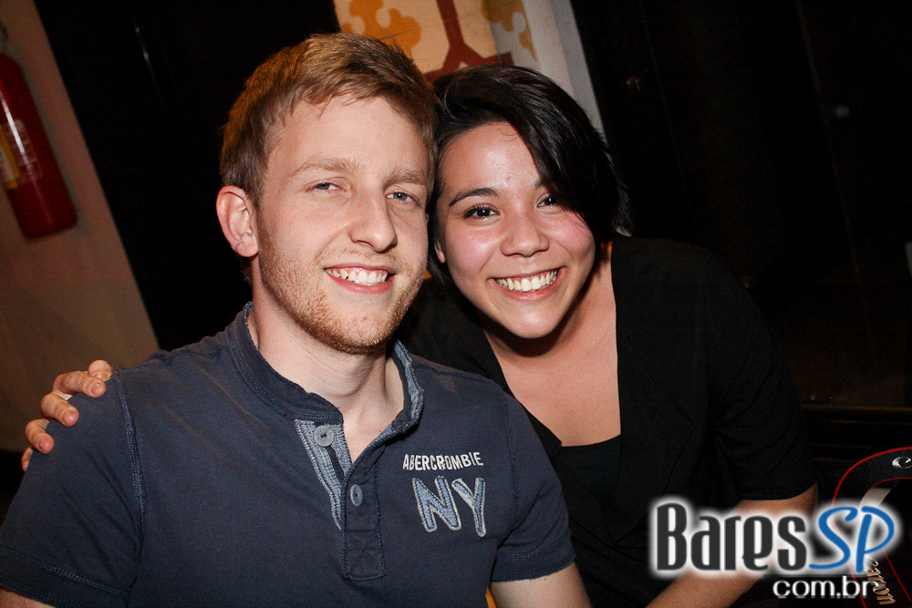 Ambiente descolado com cerveja e drinks no happy hour do Wall Street Bar Ambiente descolado com cerveja e drinks no happy hour do Wall Street Bar