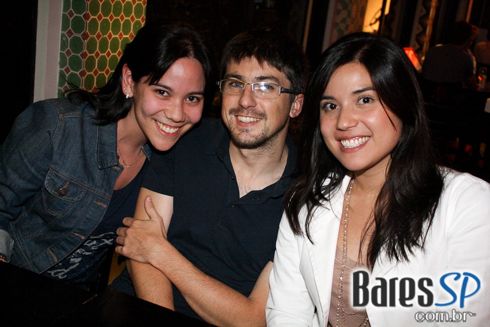 Ambiente descolado com cerveja e drinks no happy hour do Wall Street Bar Ambiente descolado com cerveja e drinks no happy hour do Wall Street Bar