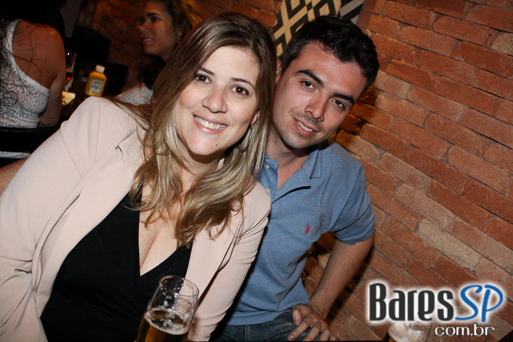 Ambiente descolado com cerveja e drinks no happy hour do Wall Street Bar Ambiente descolado com cerveja e drinks no happy hour do Wall Street Bar