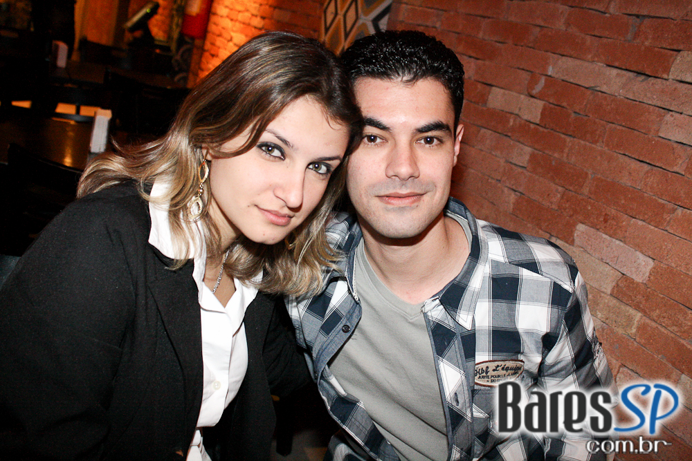 Ambiente descolado com cerveja e drinks no happy hour do Wall Street Bar Ambiente descolado com cerveja e drinks no happy hour do Wall Street Bar