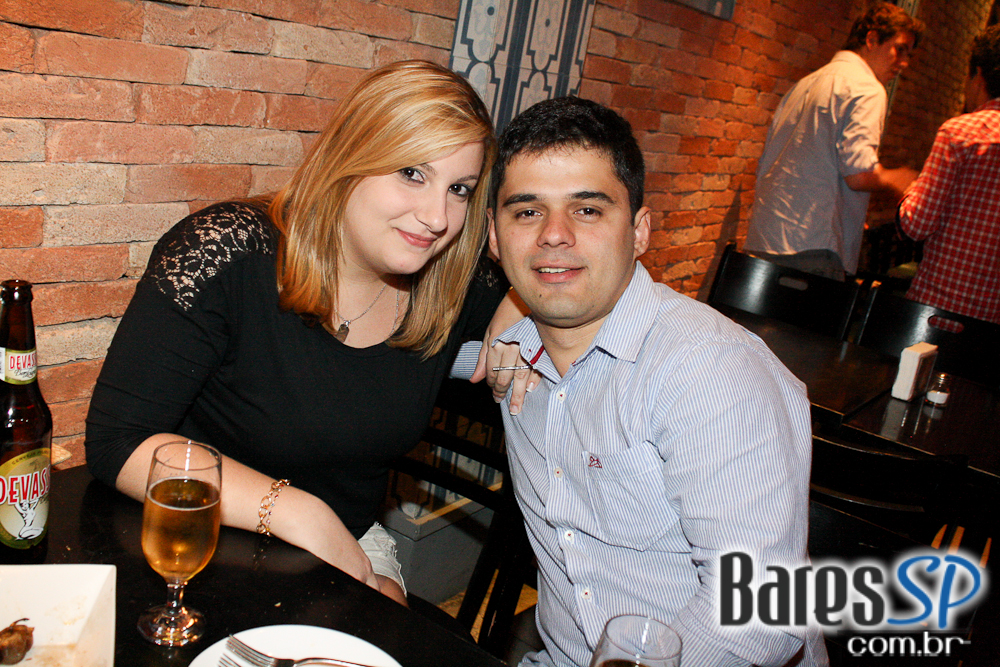 Ambiente descolado com cerveja e drinks no happy hour do Wall Street Bar Ambiente descolado com cerveja e drinks no happy hour do Wall Street Bar