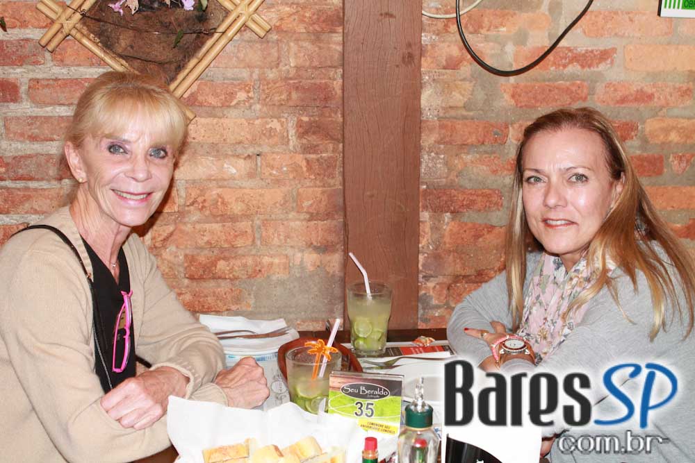 Música ao vivo e karaokê na noite de sexta-feira do Seu Beraldo Música ao vivo e karaokê na noite de sexta-feira do Seu Beraldo