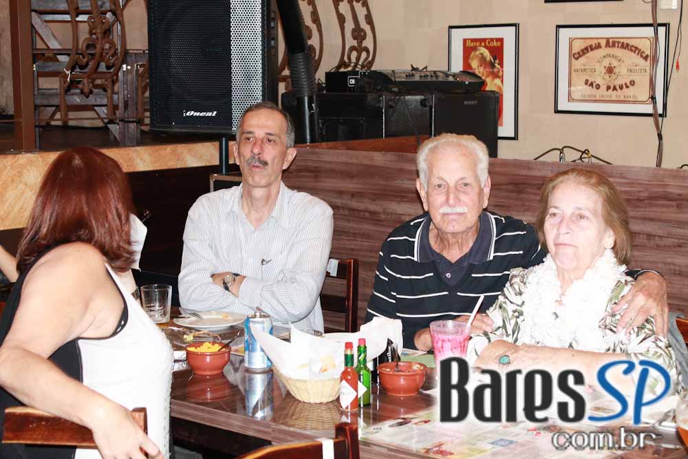 Música ao vivo e karaokê na noite de sexta-feira do Seu Beraldo Música ao vivo e karaokê na noite de sexta-feira do Seu Beraldo