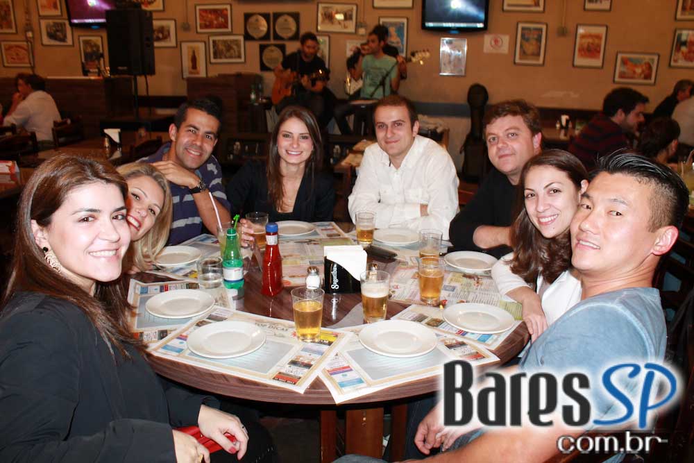 Música ao vivo e karaokê na noite de sexta-feira do Seu Beraldo Música ao vivo e karaokê na noite de sexta-feira do Seu Beraldo