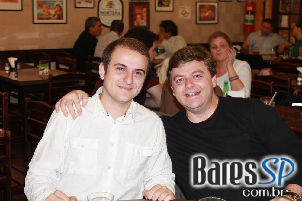 Música ao vivo e karaokê na noite de sexta-feira do Seu Beraldo Música ao vivo e karaokê na noite de sexta-feira do Seu Beraldo