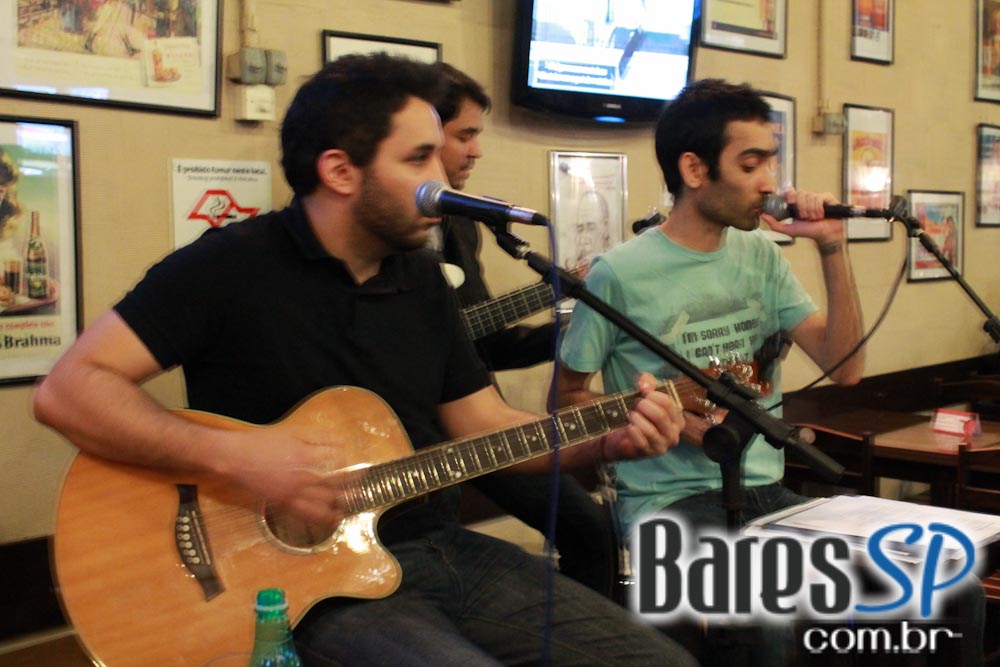 Música ao vivo e karaokê na noite de sexta-feira do Seu Beraldo Música ao vivo e karaokê na noite de sexta-feira do Seu Beraldo