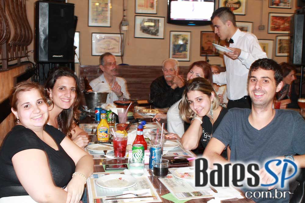 Música ao vivo e karaokê na noite de sexta-feira do Seu Beraldo Música ao vivo e karaokê na noite de sexta-feira do Seu Beraldo