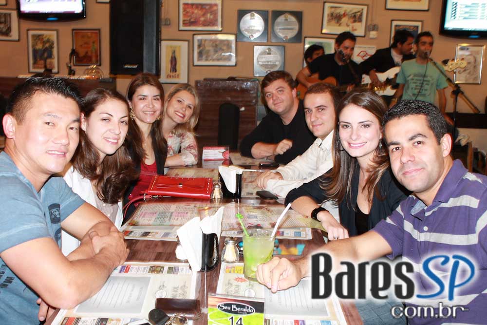 Música ao vivo e karaokê na noite de sexta-feira do Seu Beraldo Música ao vivo e karaokê na noite de sexta-feira do Seu Beraldo