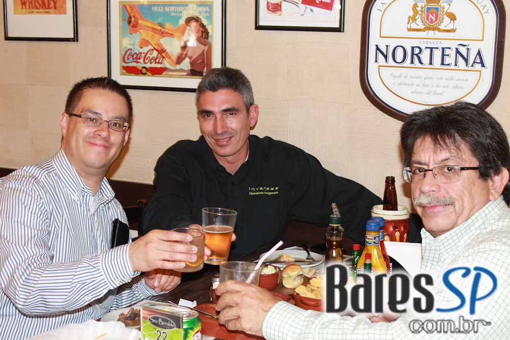 Música ao vivo e karaokê na noite de sexta-feira do Seu Beraldo Música ao vivo e karaokê na noite de sexta-feira do Seu Beraldo