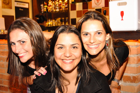 Companhia da Cerveja ofereceu bolinho de tapioca e mini hambúrguer no Happy Hour