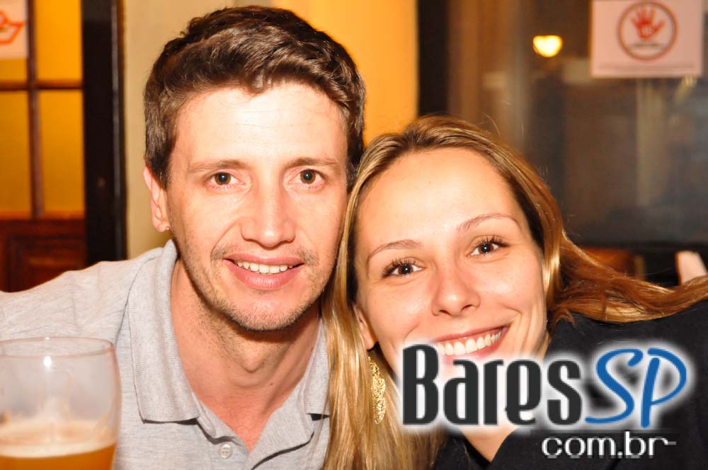 Companhia da Cerveja ofereceu bolinho de tapioca e mini hambúrguer no Happy Hour Companhia da Cerveja ofereceu bolinho de tapioca e mini hambúrguer no Happy Hour