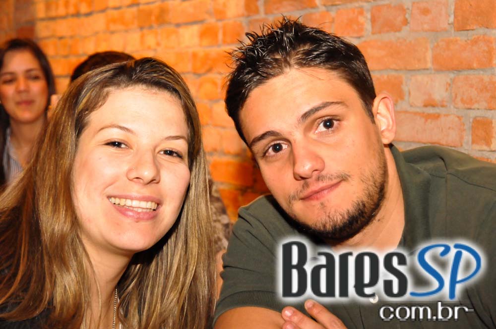 Companhia da Cerveja ofereceu bolinho de tapioca e mini hambúrguer no Happy Hour Companhia da Cerveja ofereceu bolinho de tapioca e mini hambúrguer no Happy Hour